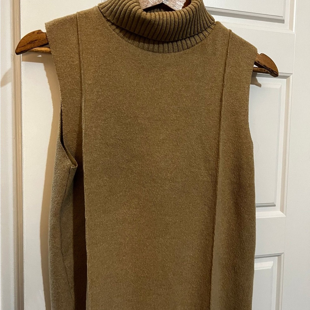 Sleeveless Turtleneck Sweater - Tan